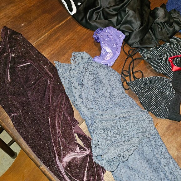 Large Bundle of Victoria's Secrets Lingerie - Picture 8 of 11